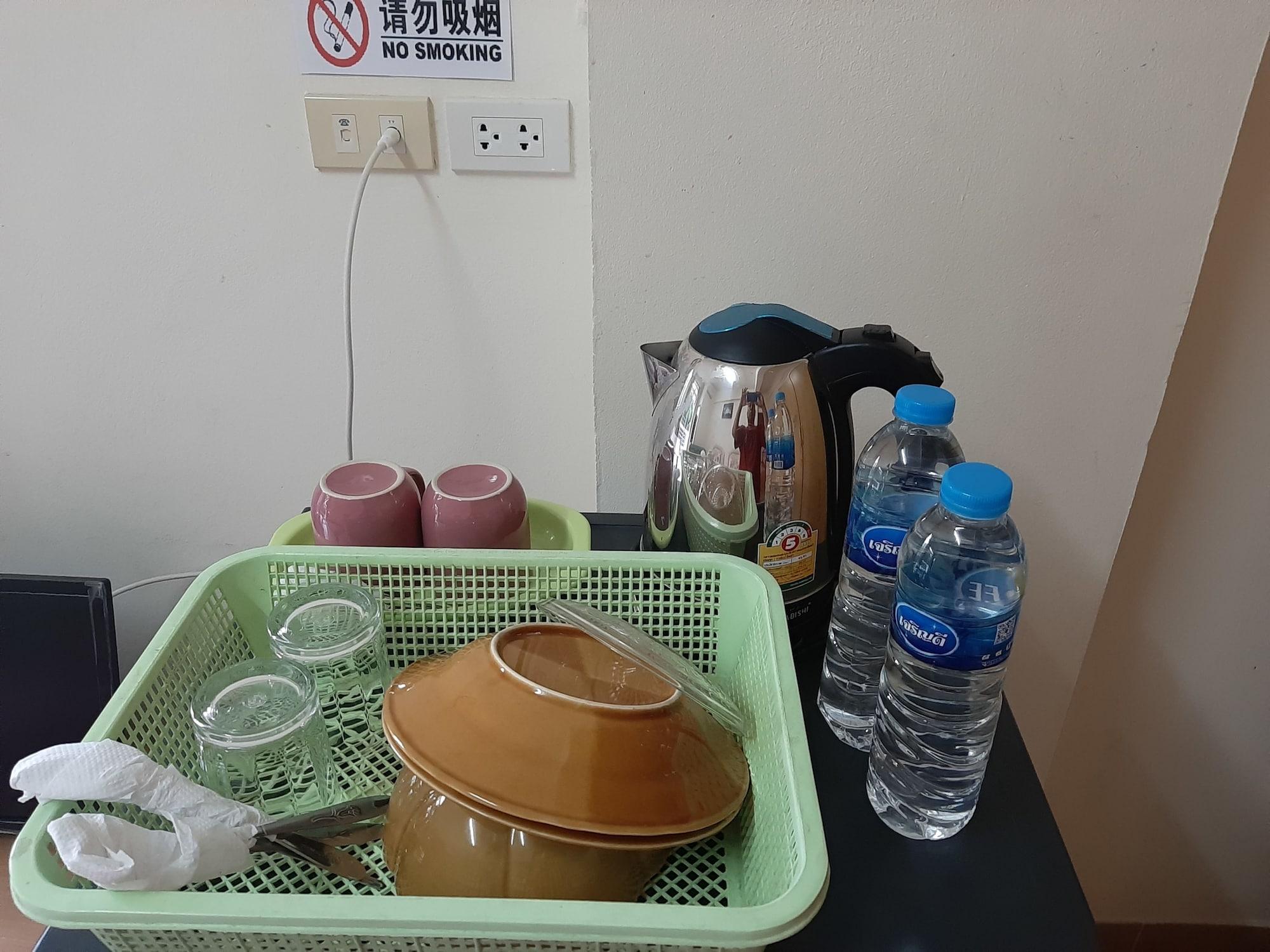 Vanlisut Hotel Ngamwongwan Nonthaburi Zewnętrze zdjęcie