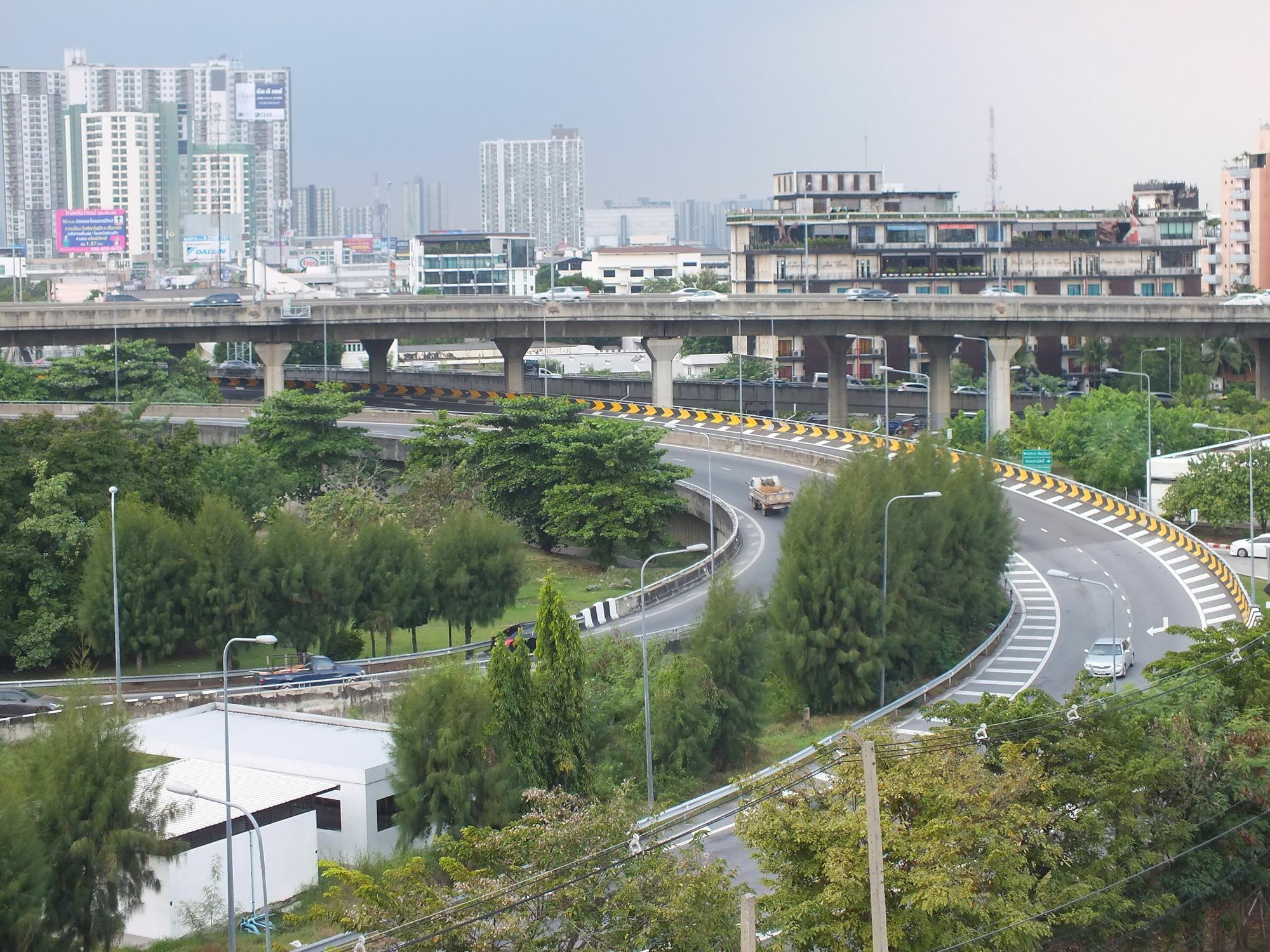 Vanlisut Hotel Ngamwongwan Nonthaburi Zewnętrze zdjęcie